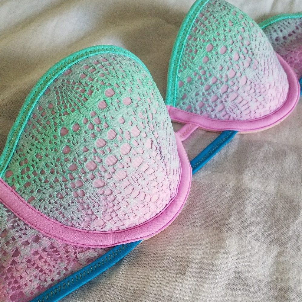 NWOT Victoria's Secret Bikini Top 34A
